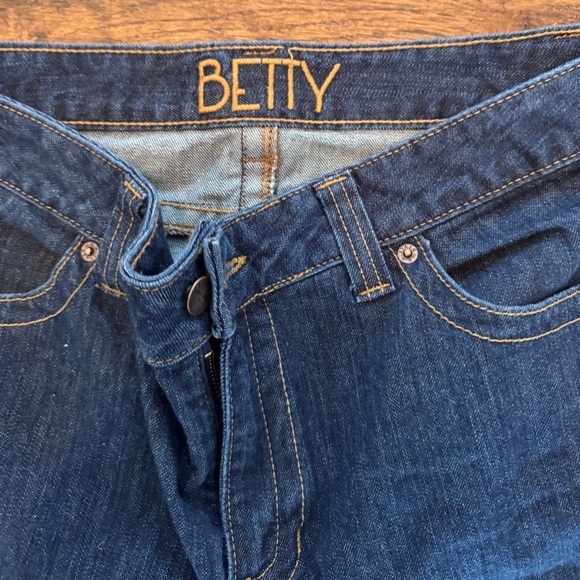 Kimes Ranch Betty Straight-Leg Jeans in Dark Blue with Raw Hem - Picture 2 of 4